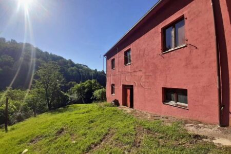 Casale panoramico con terreno