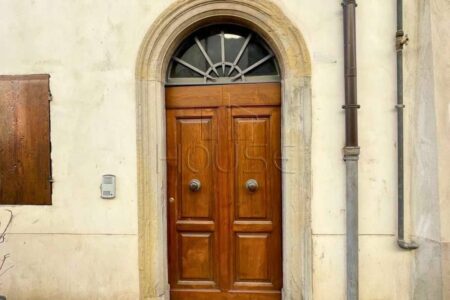 Cielo-terra completamente ristrutturato nel centro storico