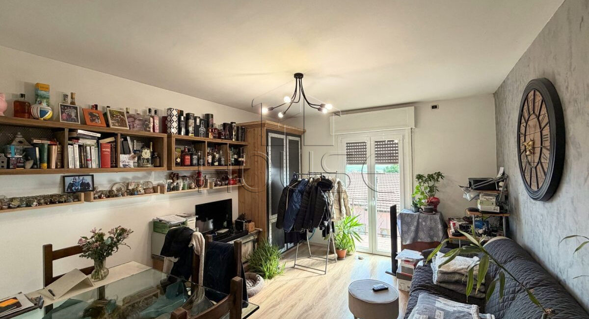 Appartamento ristrutturato con soffitta abitabile e garage