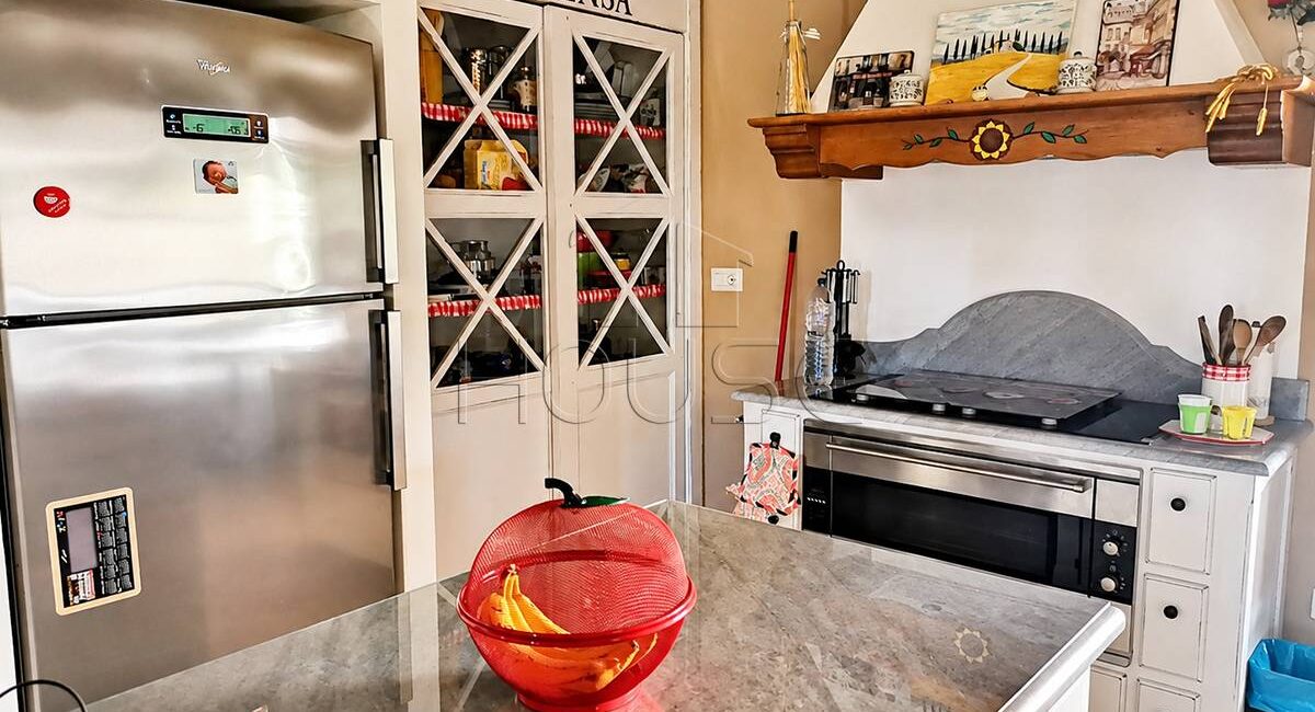 Porzione di casale in pietra ristrutturato