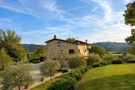 Porzione di casale in pietra ristrutturato