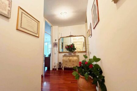 Appartamento in trifamiliare con garage e giardino