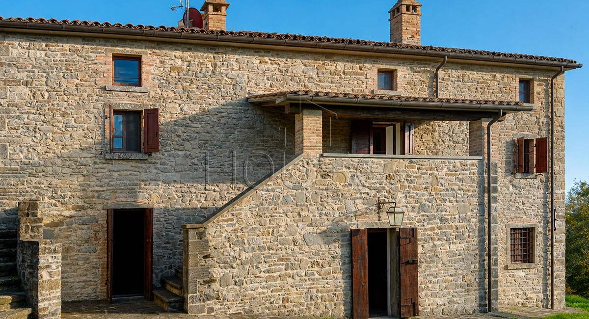 Casale panoramico con piscina completamente ristrutturato