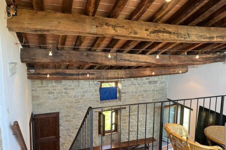 Casale panoramico con piscina completamente ristrutturato