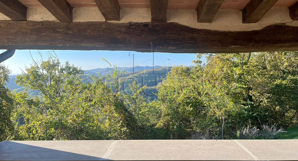 Casale panoramico con piscina completamente ristrutturato
