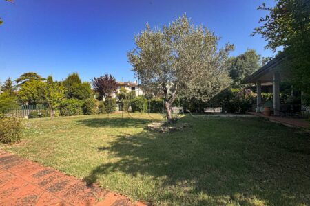 Villa singola con ampio giardino esclusivo