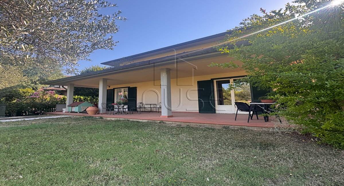 Villa singola con ampio giardino esclusivo