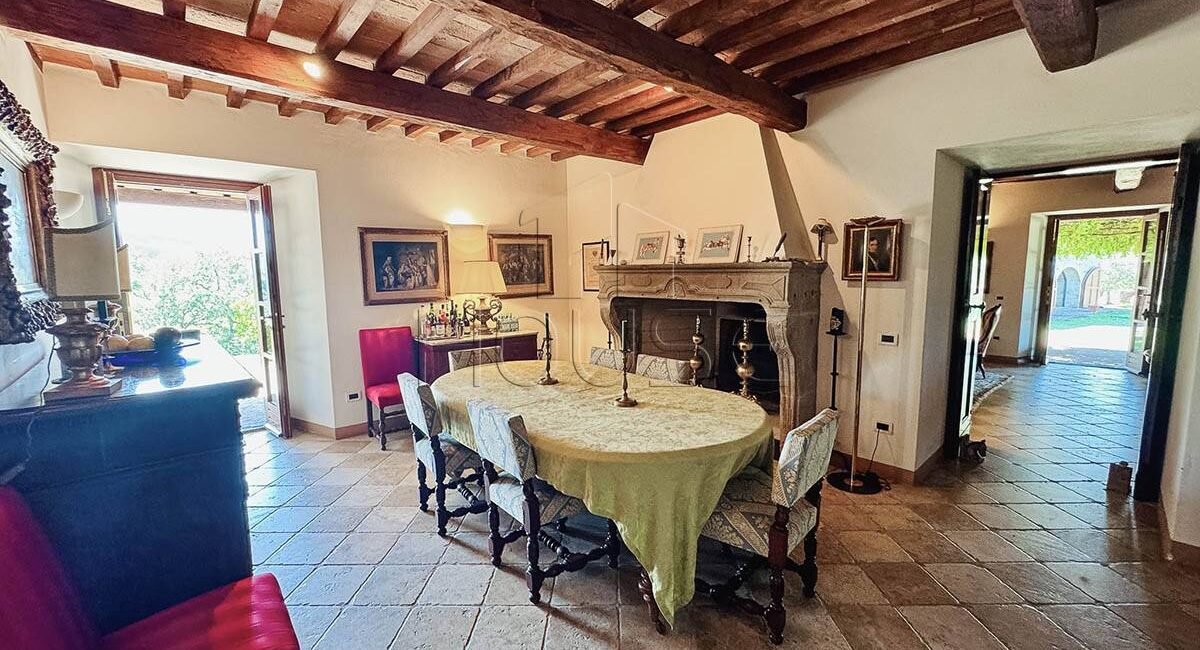 Meraviglioso podere con due casali