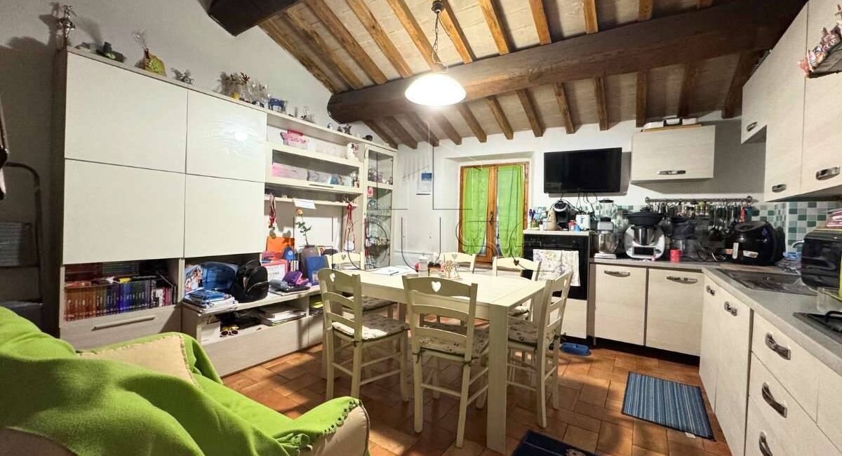 Porzione di cielo terra con giardino esclusivo