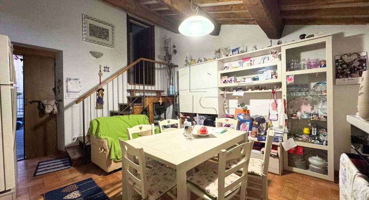 Porzione di cielo terra con giardino esclusivo