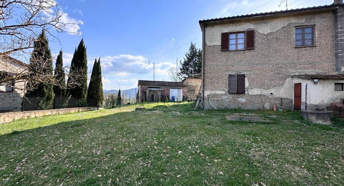 Casa singola con ampio giardino privato