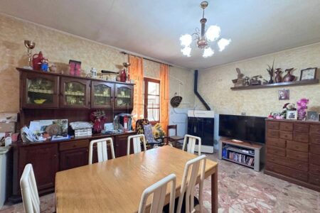 Casa singola con ampio giardino privato