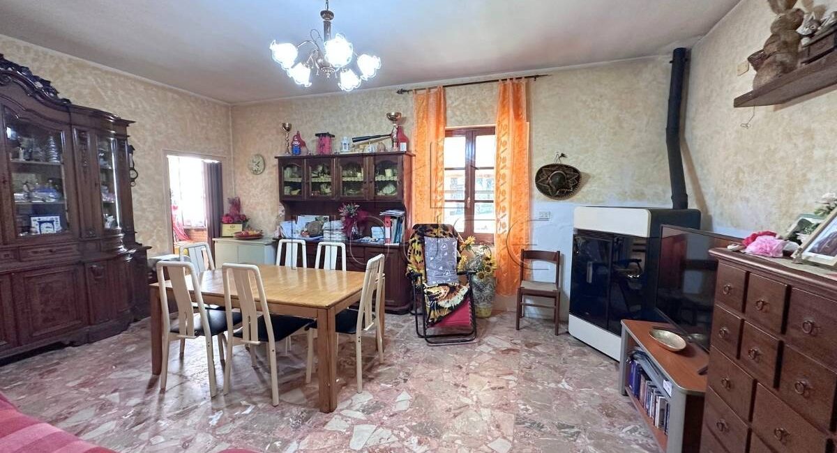Casa singola con ampio giardino privato