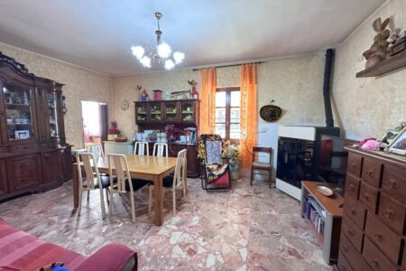 Casa singola con ampio giardino privato