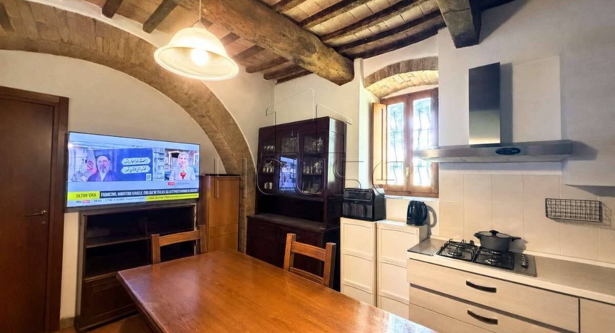 Casa singola con terreno e annesso
