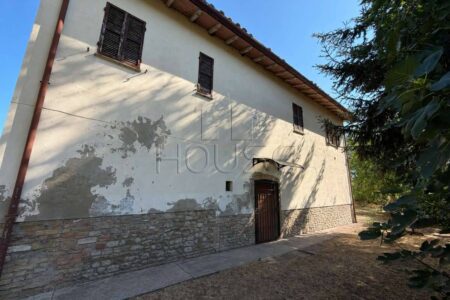 Casa singola con terreno e annesso