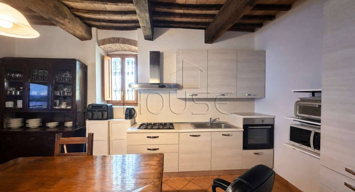 Casa singola con terreno e annesso