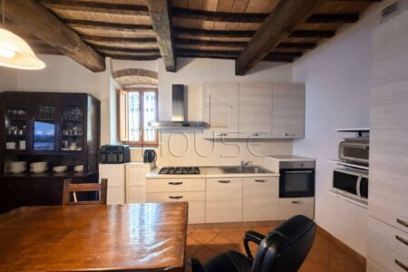 Casa singola con terreno e annesso