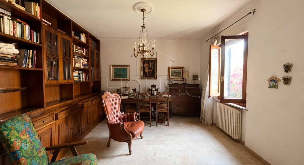 Casa singola con giardino e garage