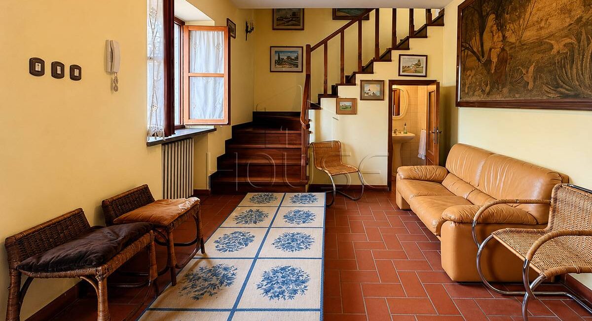 Villa con ampio terreno circostante