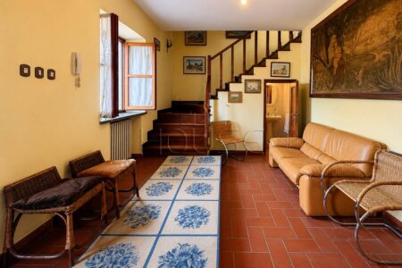 Villa con ampio terreno circostante