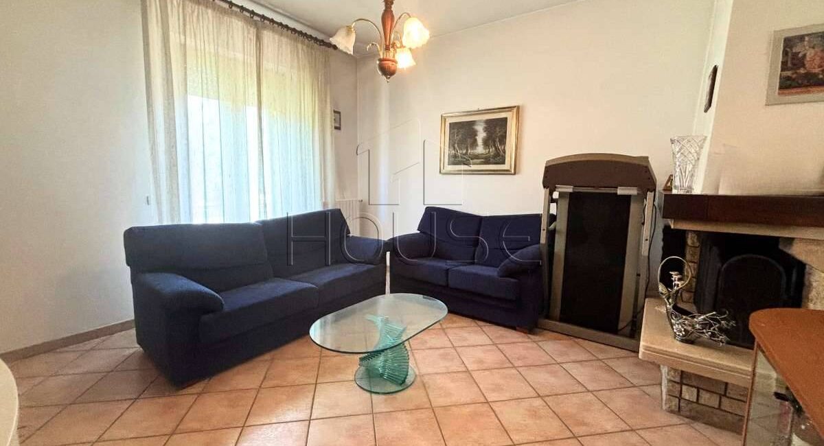 Appartamento a piano rialzato con garage