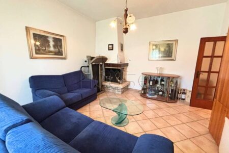 Appartamento a piano rialzato con garage