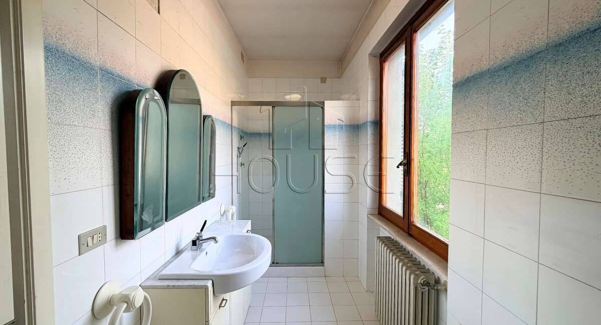 Casa singola con due appartamenti