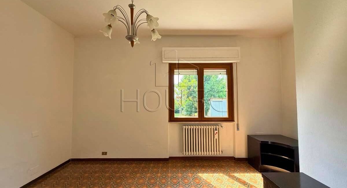 Porzione di bifamiliare con ingresso indipendente e giardino