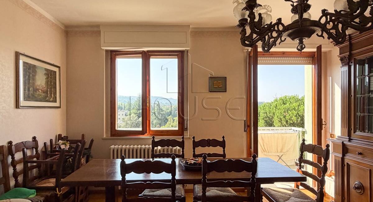Appartamento con 3 camere, 2 bagni e ascensore