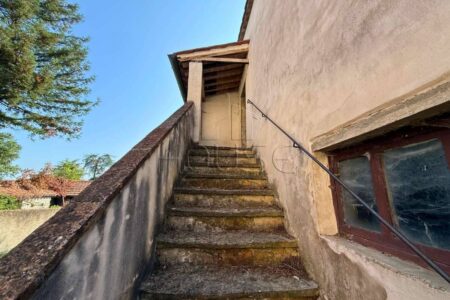 Porzione indipendente al grezzo con corte privata