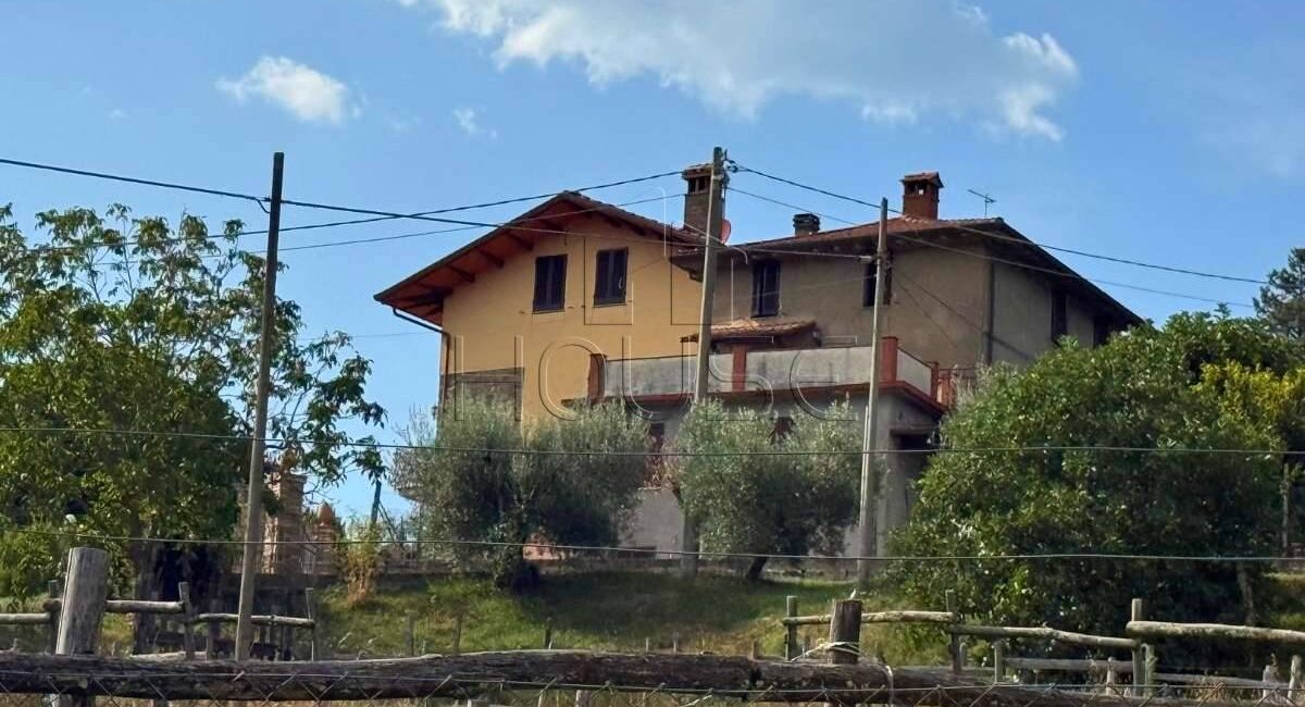 Porzione cielo-terra con terreno