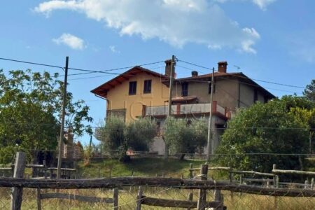 Porzione cielo-terra con terreno
