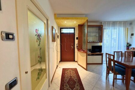 Appartamento ristrutturato con ingresso indipendente, terrazzo e garage