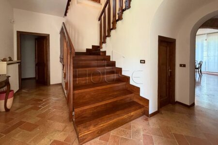 Casolare ristrutturato con giardino privato