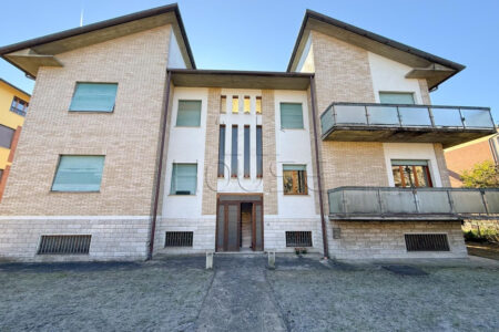Villa con giardino