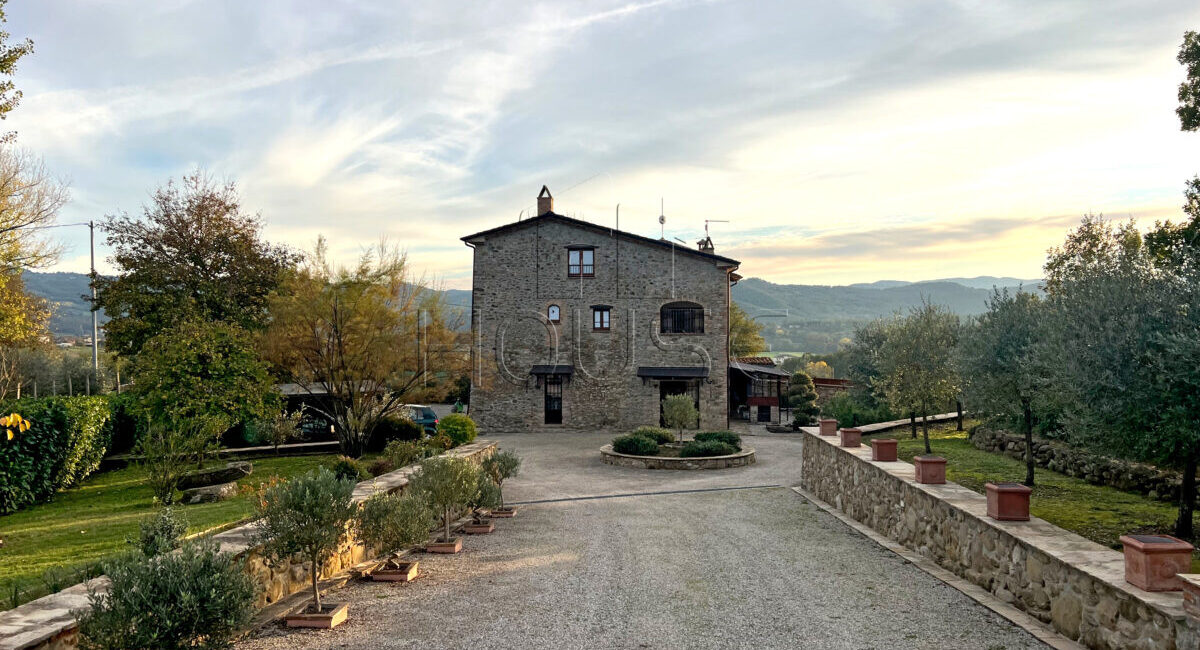 Porzione di casale in pietra ristrutturato
