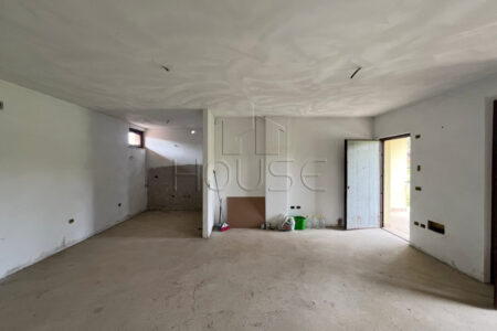 Appartamento di recente costruzione con terrazzi e garage