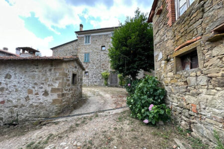 Porzione indipendente con giardino privato