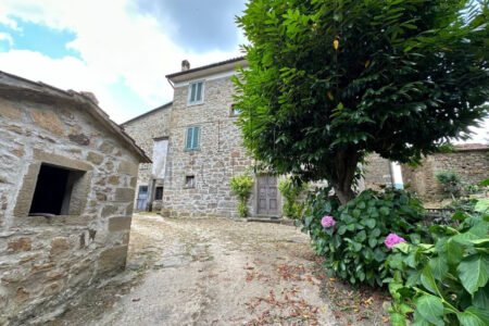 Porzione indipendente con giardino privato