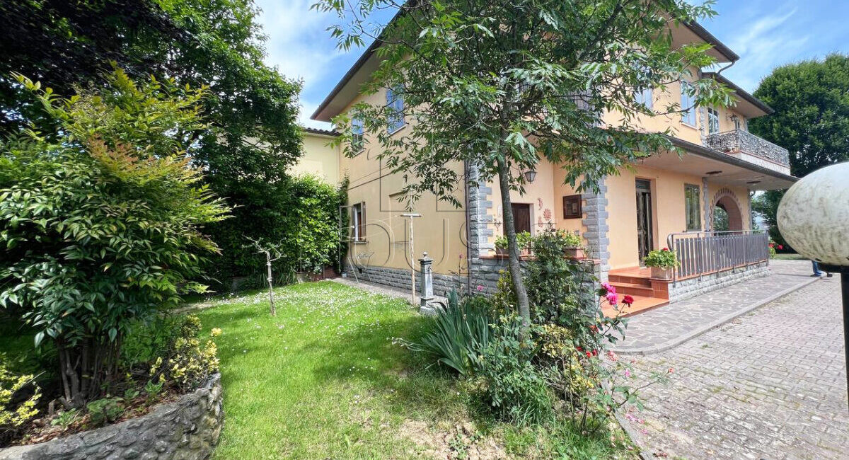 Casa singola con due appartamenti indipendenti