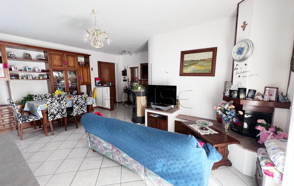 Appartamento con ingresso indipendente e terrazzo