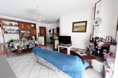 Appartamento con ingresso indipendente e terrazzo