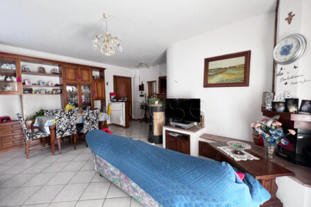 Appartamento con ingresso indipendente e terrazzo