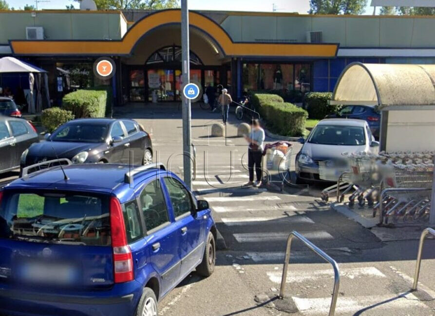 locale commerciale