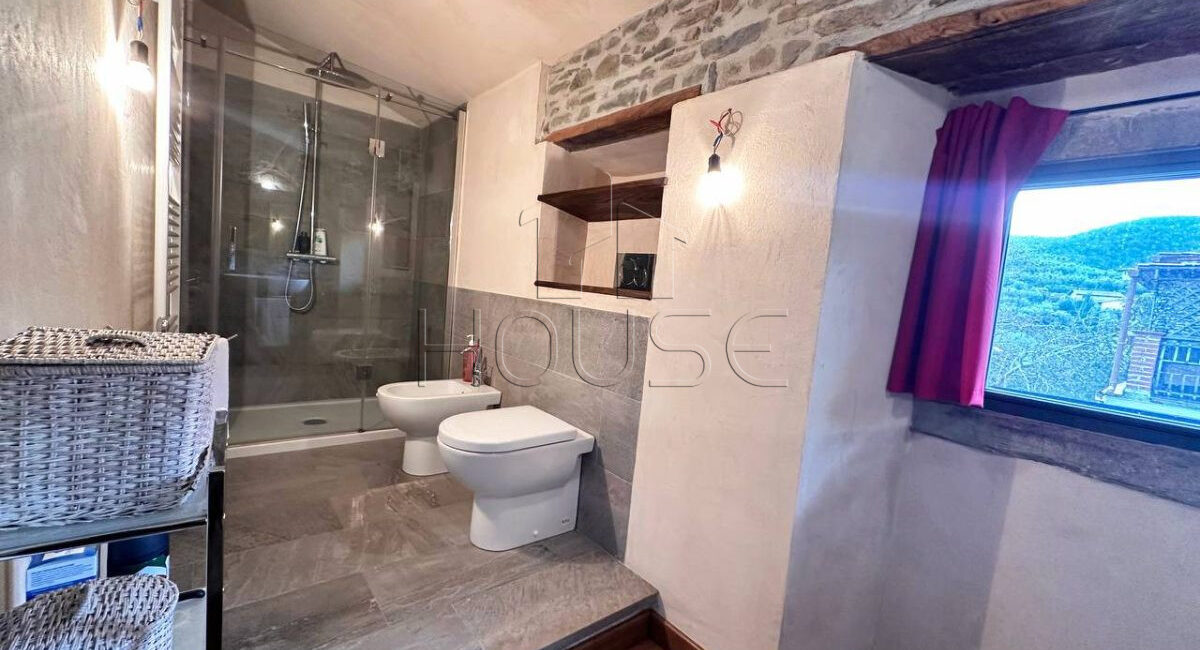 Terratetto in suggestivo borgo