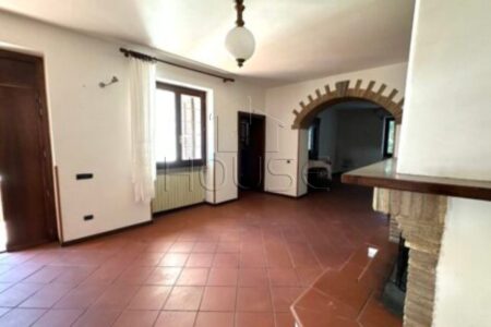 Porzione indipendente con spazi esterni