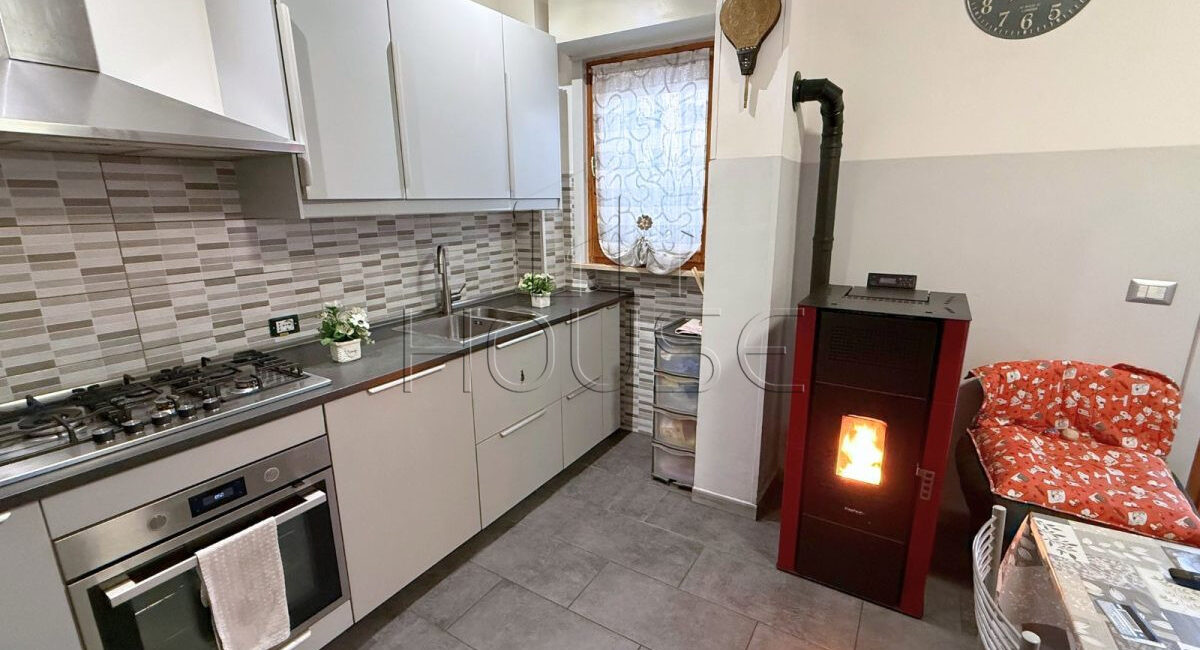 Ampio appartamento ristrutturato con terrazzi e garage