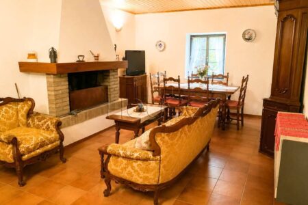 Casa singola in posizione panoramica con ampio giardino
