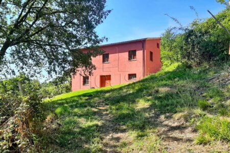 Casale panoramico con terreno